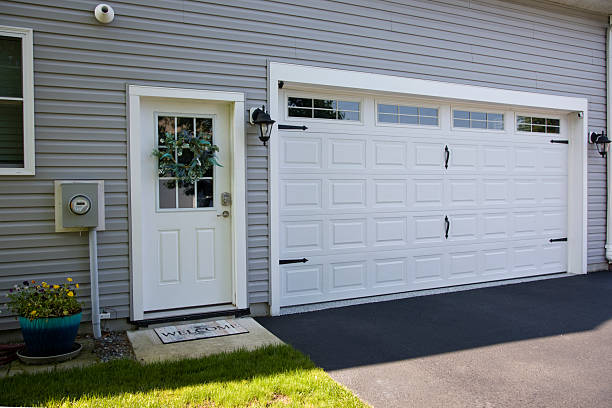 24/7 Emergency Garage Door Panel Replacement experts in Bandera County County, TX